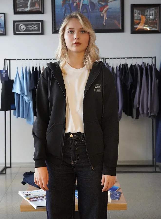 Толстовка с капюшоном черная