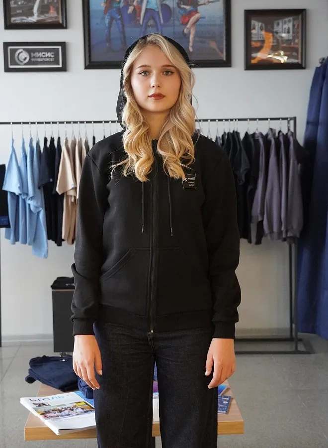 Толстовка с капюшоном черная