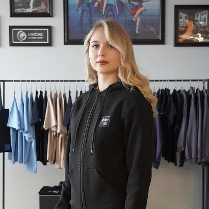 Толстовка с капюшоном черная