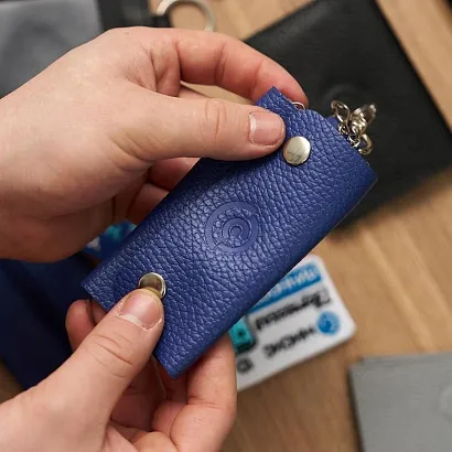 Ключника на кнопке синяя 