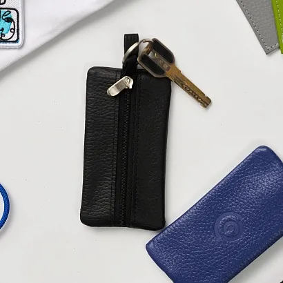 Ключника на молнии черная