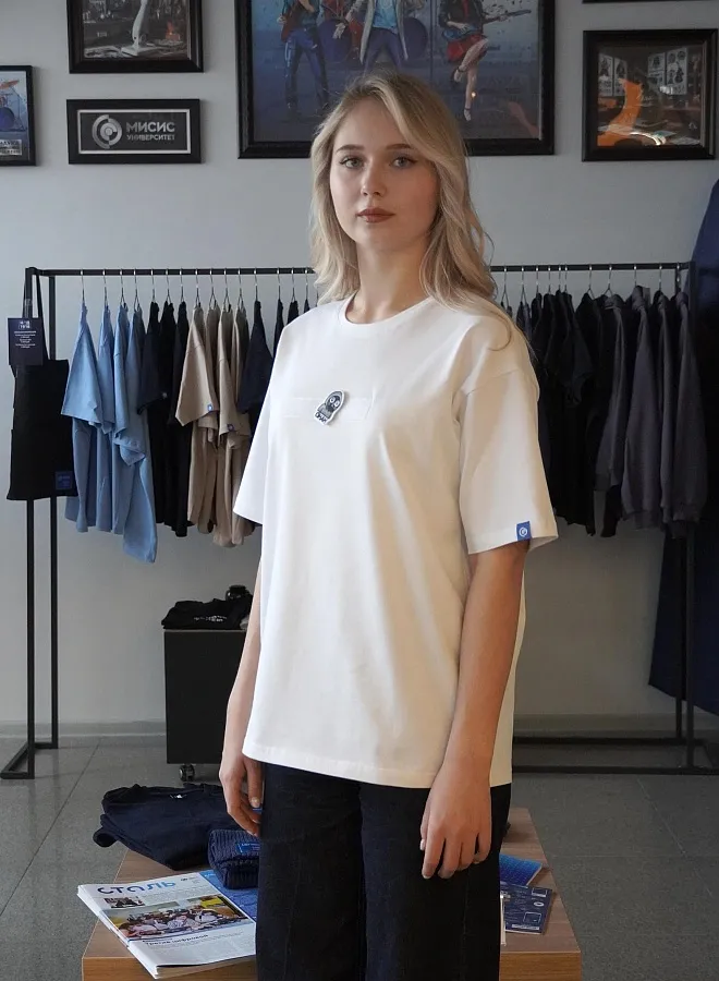 Футболка с патчами