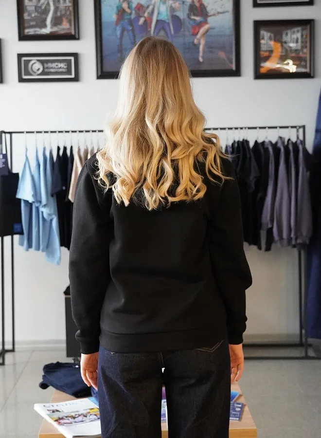 Толстовка с капюшоном черная