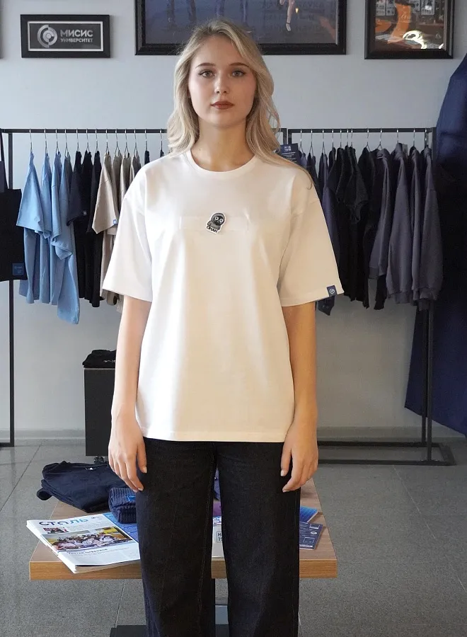 Футболка с патчами